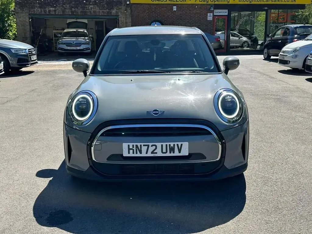 Usado Mini Cooper Classic 136 CV (100 kW) 2022 Gris Utilitario