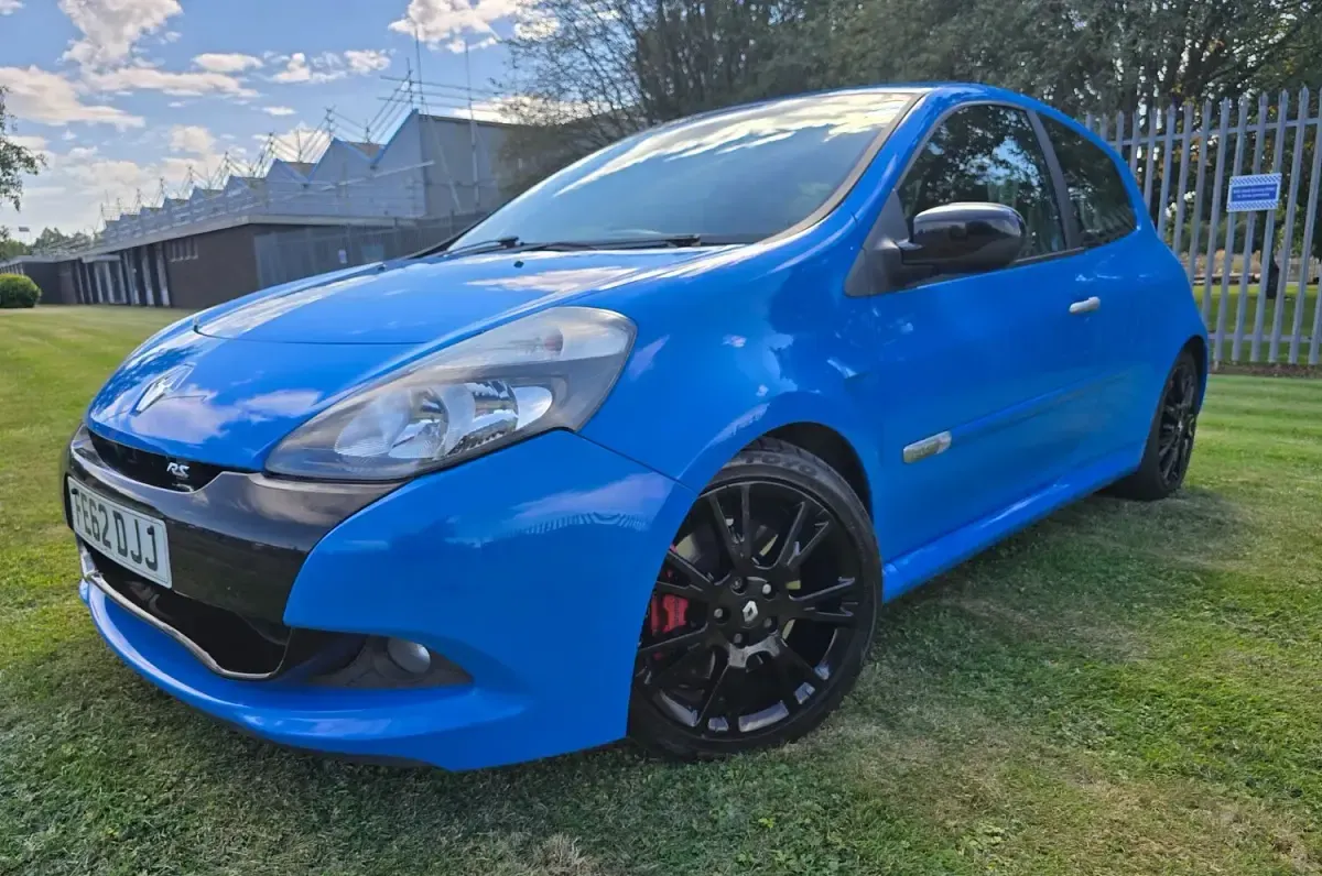 Used Renault Clio 200 HP (147 kW) 2012 Blue Hatchback