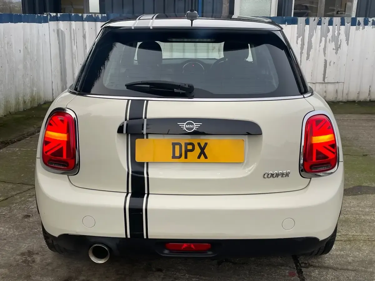 Używany Mini Cooper Hatch 136 KM (100 kW) 2018 Biały Hatchback