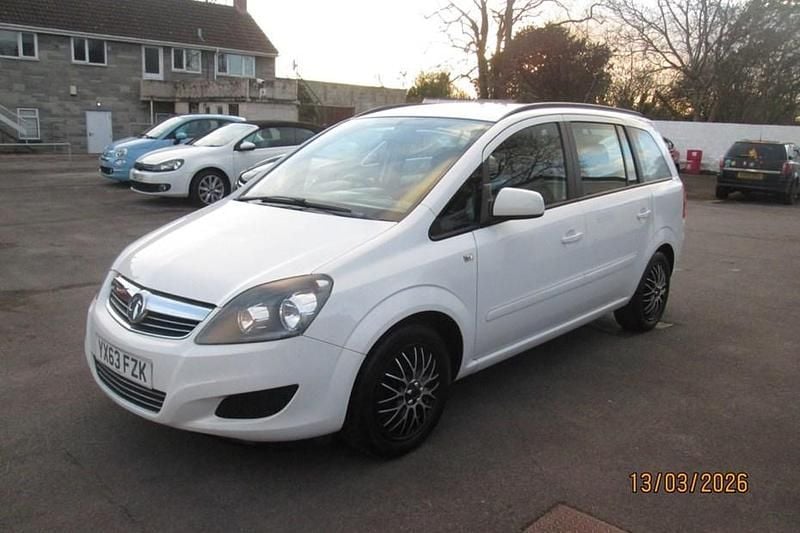 Used Vauxhall Zafira 115 HP (84 kW) 2013 White MPV