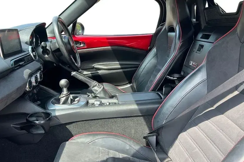 Used Mazda MX5 Inclusive 160 HP (117 kW) 2016 Red Cabriolet