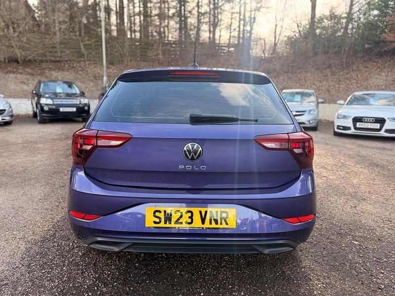 Begagnad VW Polo Life 2023 Lila Halvkombi