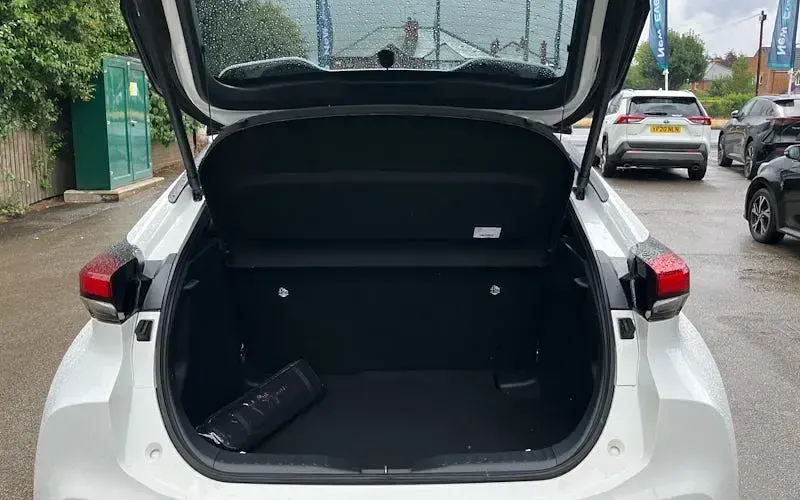 Used Toyota C-HR Design 140 HP (102 kW) 2025 Pure white (solid paint) SUV