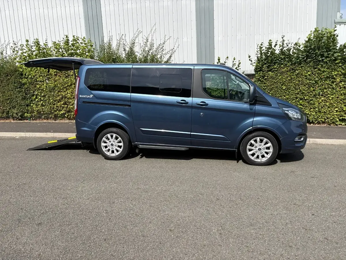 Used Ford Tourneo Custom Titanium 130 HP (95 kW) 2020 Blue Van