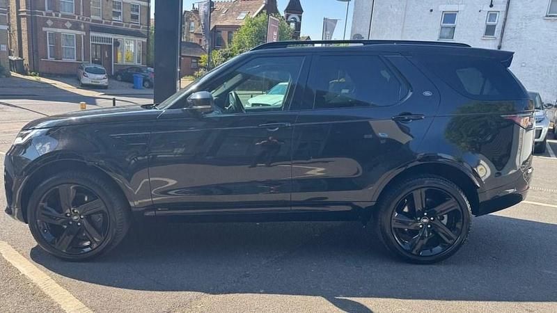 Używany Land Rover Discovery 5 HSE Dynamic 360 KM (264 kW) 2021 Czarny SUV