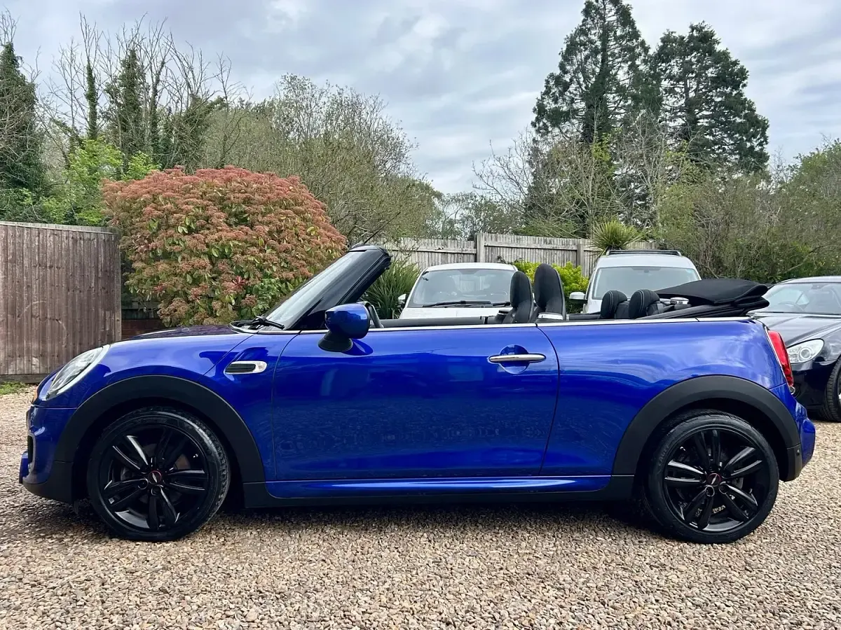 Używany Mini Cooper Cabriolet Sport 136 KM (100 kW) 2020 Niebieski Kabriolet