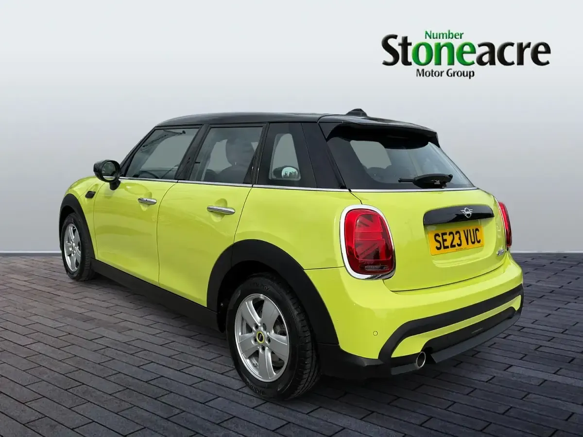 Used Mini Cooper Classic 134 HP (98 kW) 2023 Yellow Hatchback