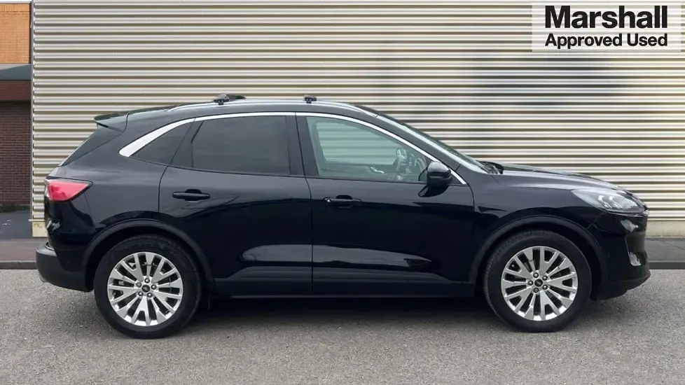 Used Ford Kuga Titanium 150 HP (110 kW) 2022 Black SUV