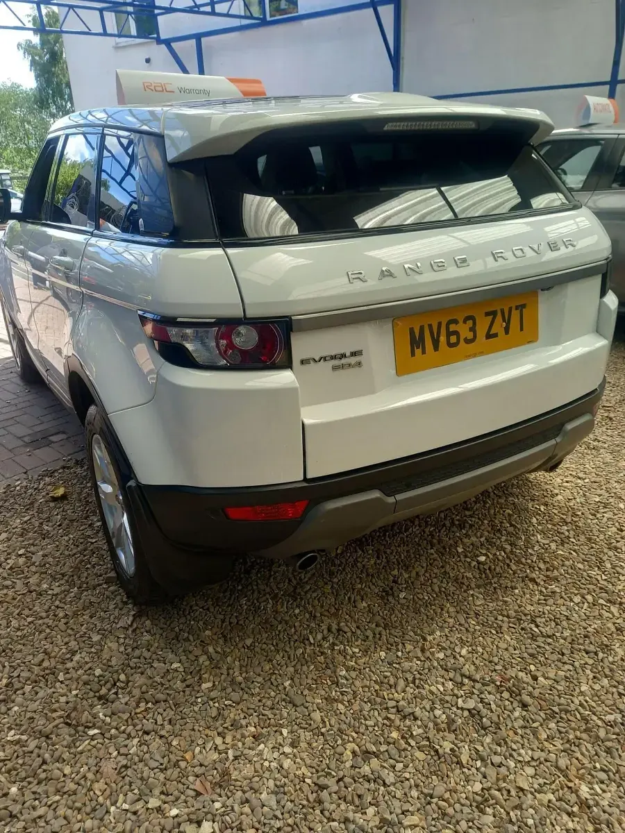 Used Land Rover Range Rover evoque Pure 190 HP (139 kW) 2013 White SUV