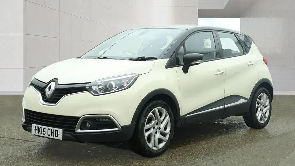 Used Renault Captur Dynamique 90 HP (66 kW) 2015 Cream/black SUV