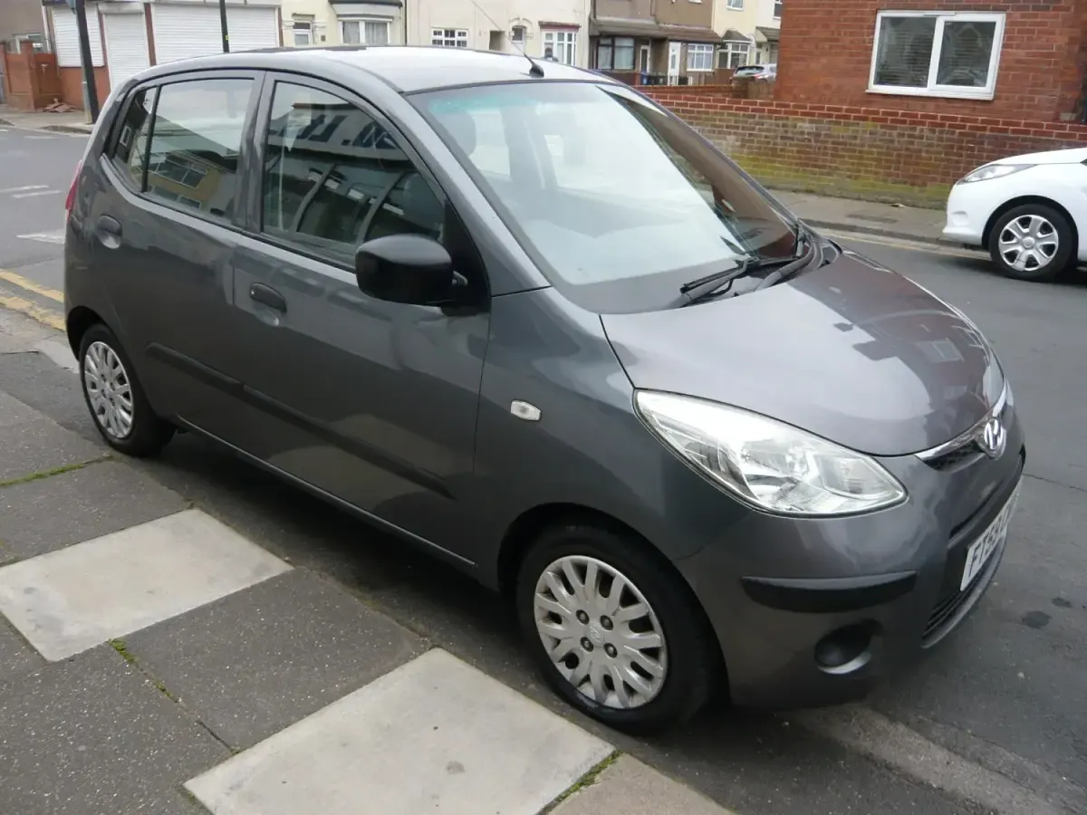 Usado Hyundai i10 Classic 78 HP (57 kW) 2010 Cinzento Citadino