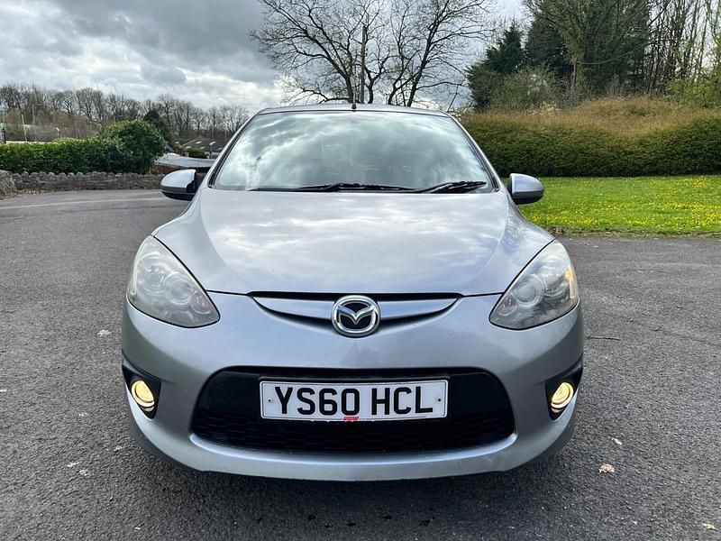 Begagnad Mazda 2 2011 Grå Halvkombi
