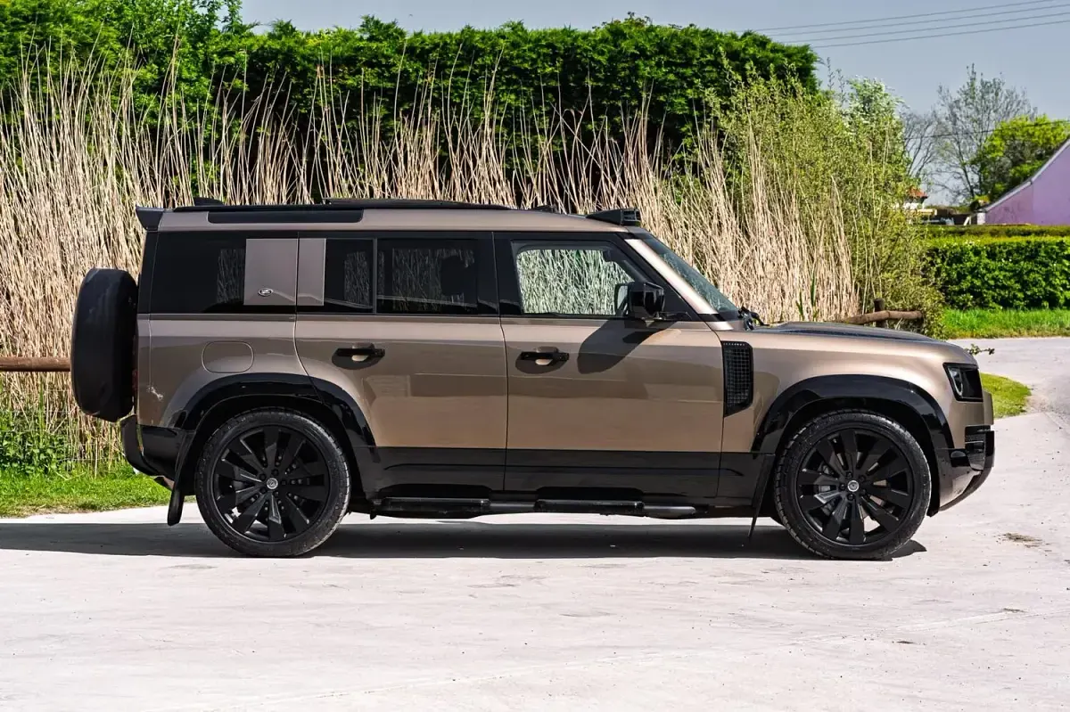 Used Land Rover Defender S 400 HP (294 kW) 2022 Brown SUV