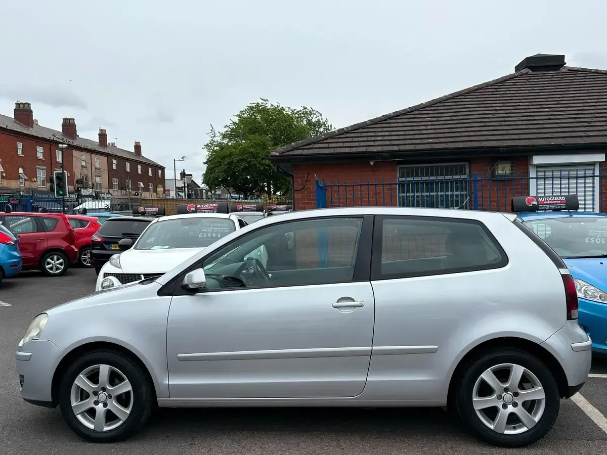 Used VW Polo Match 70 HP (51 kW) 2009 Silver Hatchback