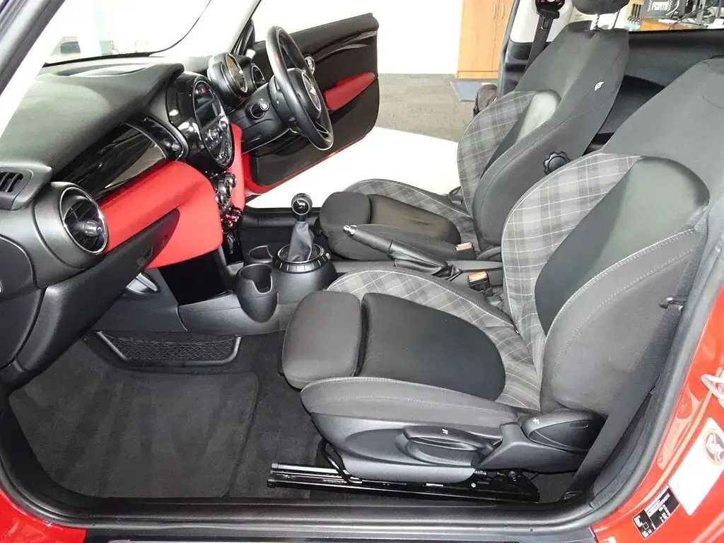 Used Mini Cooper Hatch 136 HP (100 kW) 2014 Red Hatchback