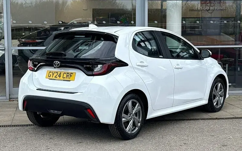 Second-hand Toyota Yaris Hybrid 116 CP (85 kW) 2026 Hatchback
