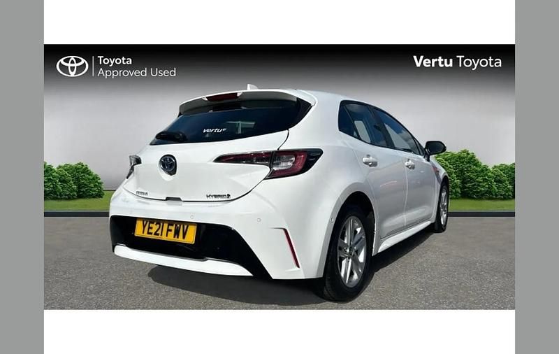 Begagnad Toyota Corolla 122 HK (89 kW) 2021 Vit Halvkombi