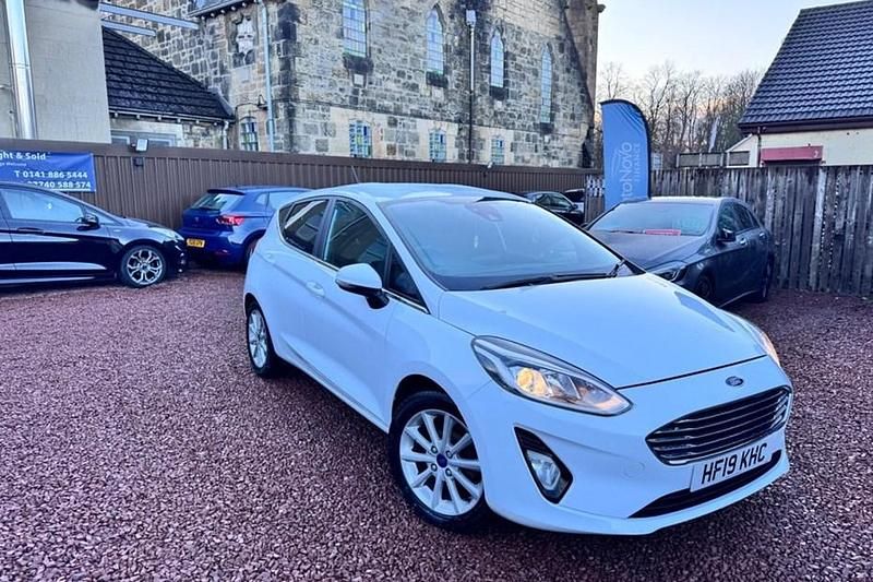 Used Ford Fiesta Titanium 100 HP (73 kW) 2019 White Hatchback