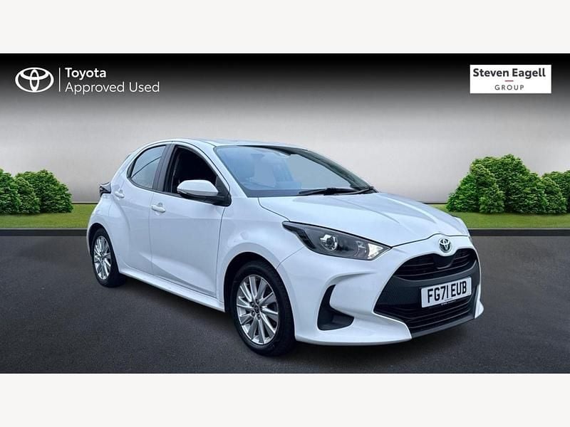 Used Toyota Yaris Hybrid 116 HP (85 kW) 2021 White Hatchback