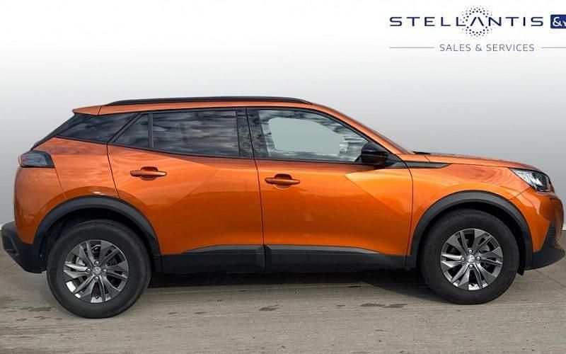 Begagnad Peugeot 2008 Active+ 101 HK (74 kW) 2023 Orange SUV