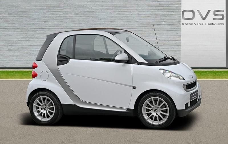 White Used 2010 Smart ForTwo Coupé Passion Coupe | £2,990 (Fair price) - Image 1/4