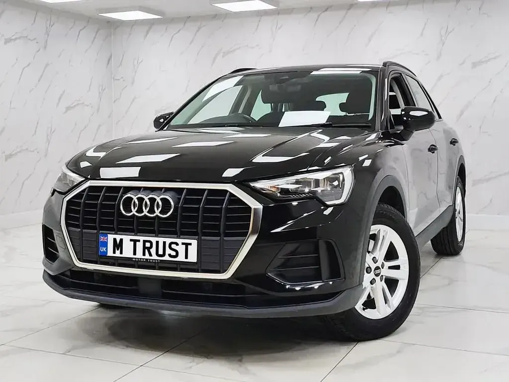 Second-hand Audi Q3 Design 150 CP (110 kW) 2022 Negru SUV