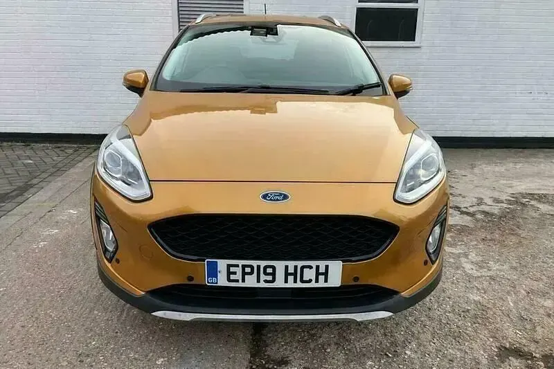 Usado Ford Fiesta Active X 140 CV (102 kW) 2019 Amarillo Utilitario