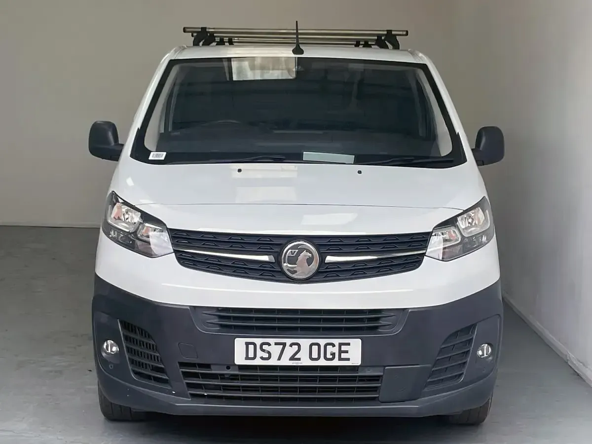 Used Vauxhall Vivaro 100 HP (73 kW) 2022 White MPV