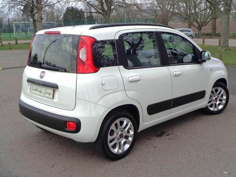 Used Fiat Panda Lounge 69 HP (50 kW) 2015 Ambient white pastel Hatchback