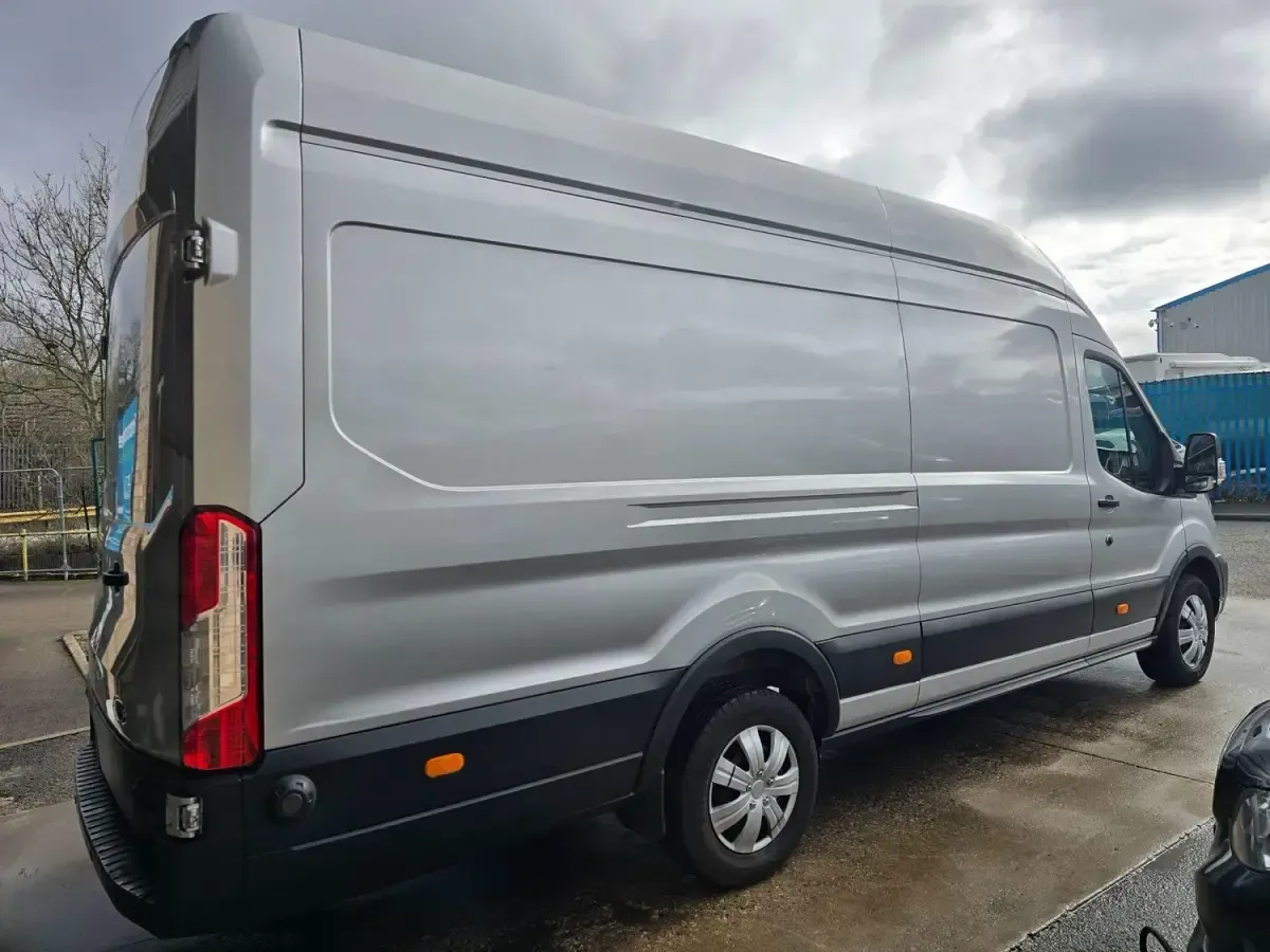 Begagnad Ford Transit Trend 130 HK (95 kW) 2023 Silver Van