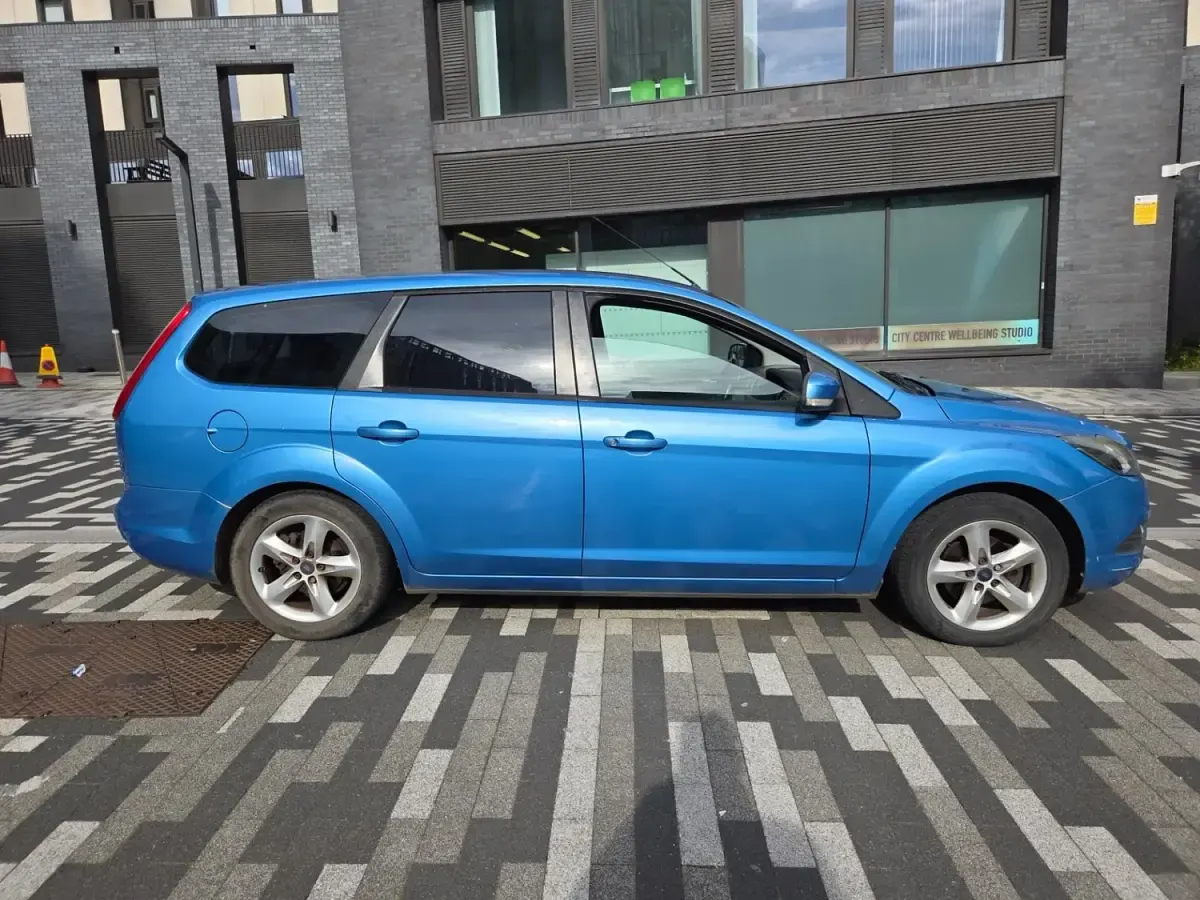 Usado Ford Focus Zetec 110 HP (80 kW) 2010 Azul Carrinha