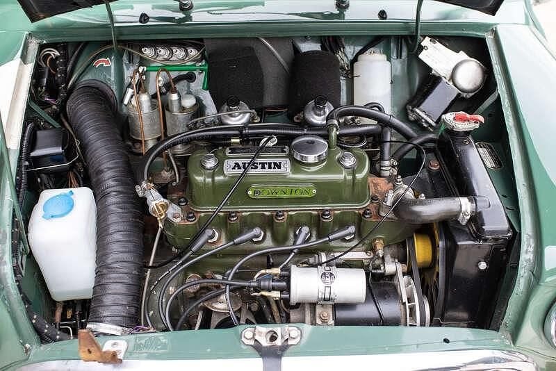 Used Austin Mini 72 HP (52 kW) 1963 Green