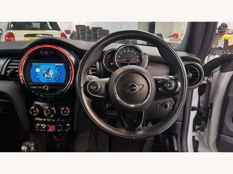 Usado Mini Cooper Cabriolet 136 HP (100 kW) 2018 Prateado Cabrios