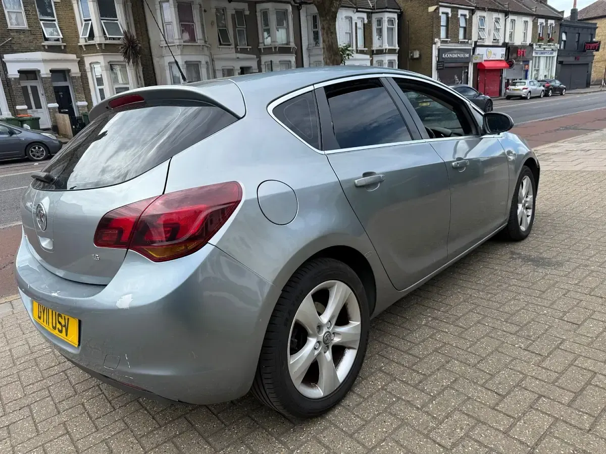 Used Vauxhall Astra SRi 2011 Silver Hatchback