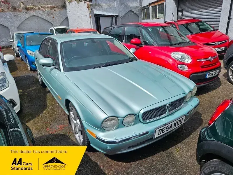 Used Jaguar XJ SE 241 HP (177 kW) 2004 Silver Sedan