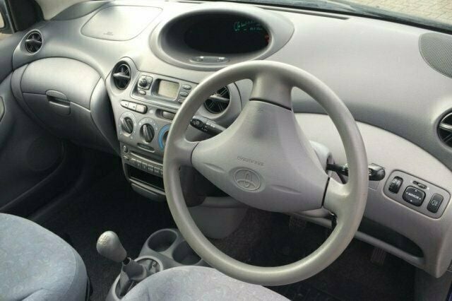 Used 2000 Toyota Yaris Hatchback | £1,095 (Super price) - Image 1/4