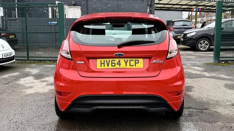 Used Ford Fiesta Zetec 125 HP (91 kW) 2014 Red Hatchback