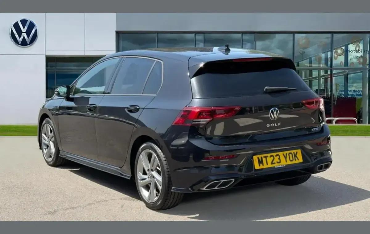 Used VW Golf VIII R-line 147 HP (108 kW) 2023 Black Hatchback