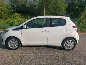 Used Peugeot 108 Active 72 HP (52 kW) 2018 White Hatchback