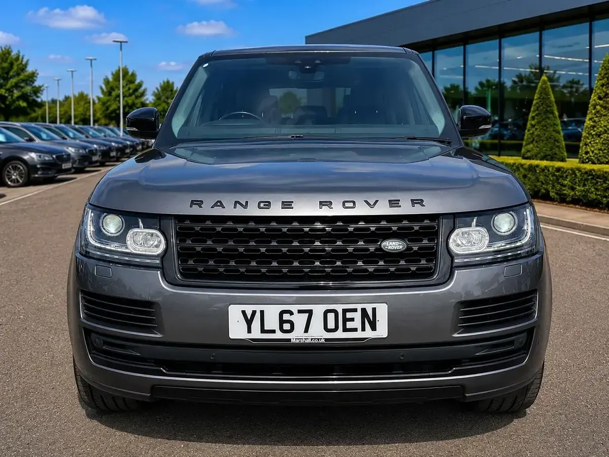Begagnad Land Rover Range Rover Vogue SE 306 HK (225 kW) 2017 Grå SUV