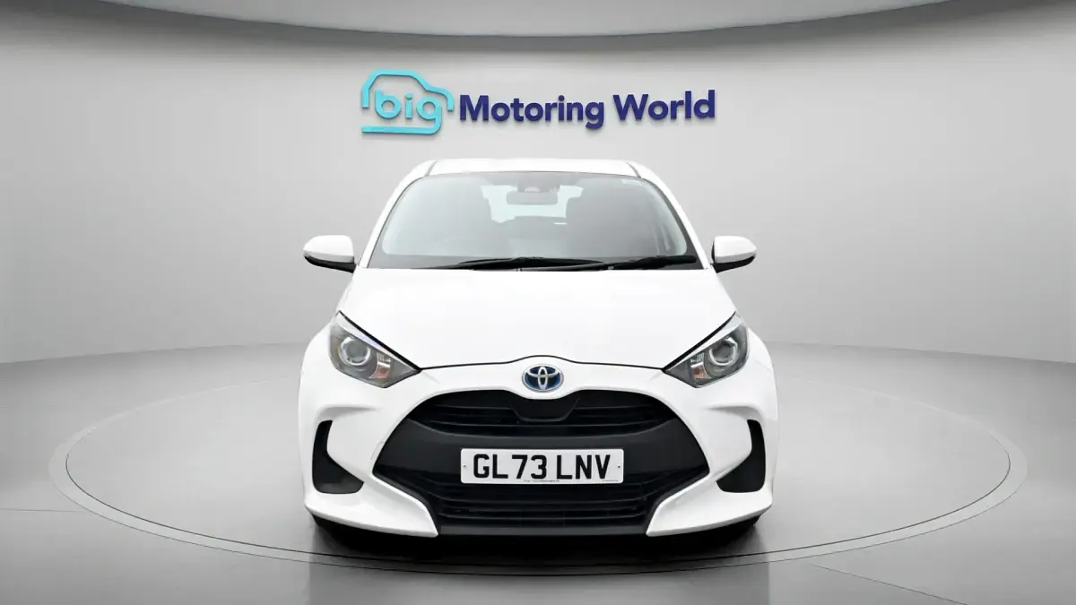 Used Toyota Yaris 116 HP (85 kW) 2023 White Hatchback