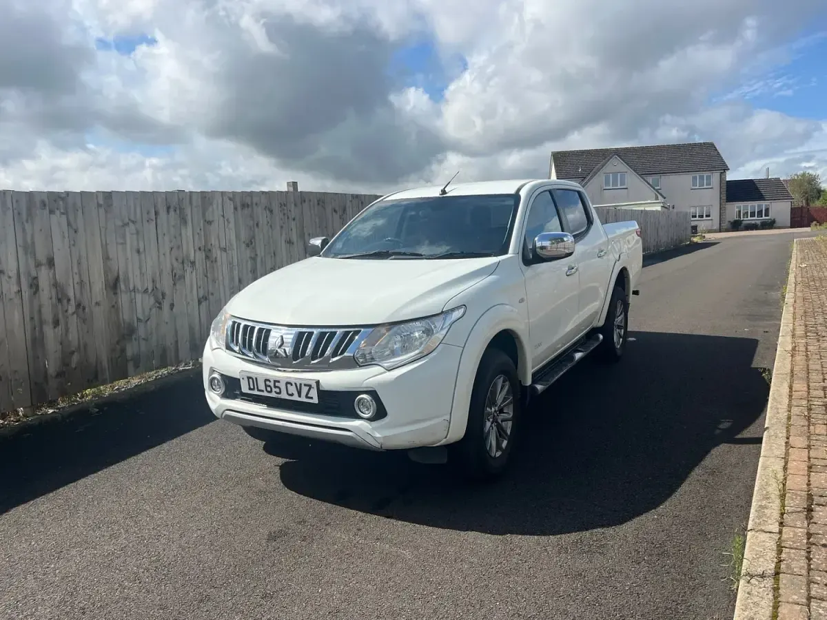 Used Mitsubishi L200 178 HP (130 kW) 2015 White Pickup