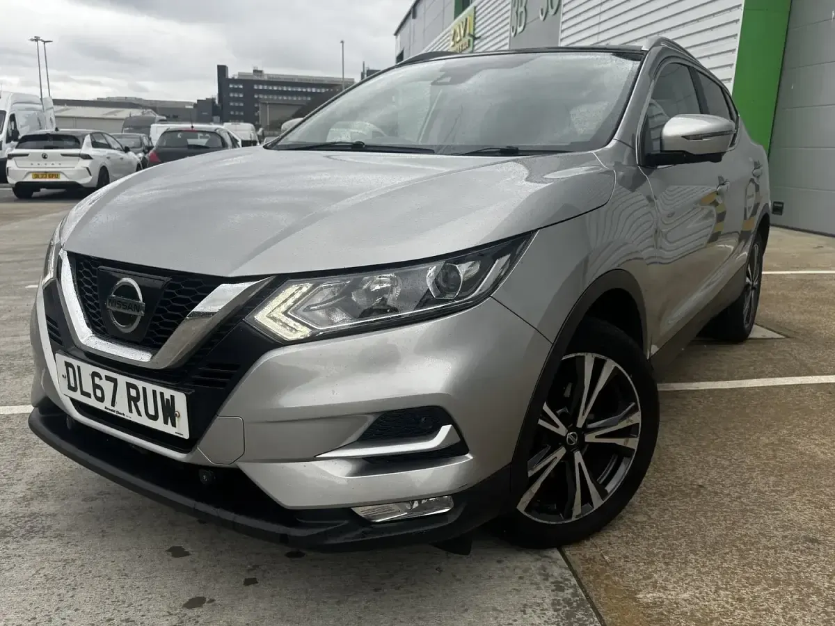 Used Nissan Qashqai N-Connecta 110 HP (80 kW) 2017 Silver SUV