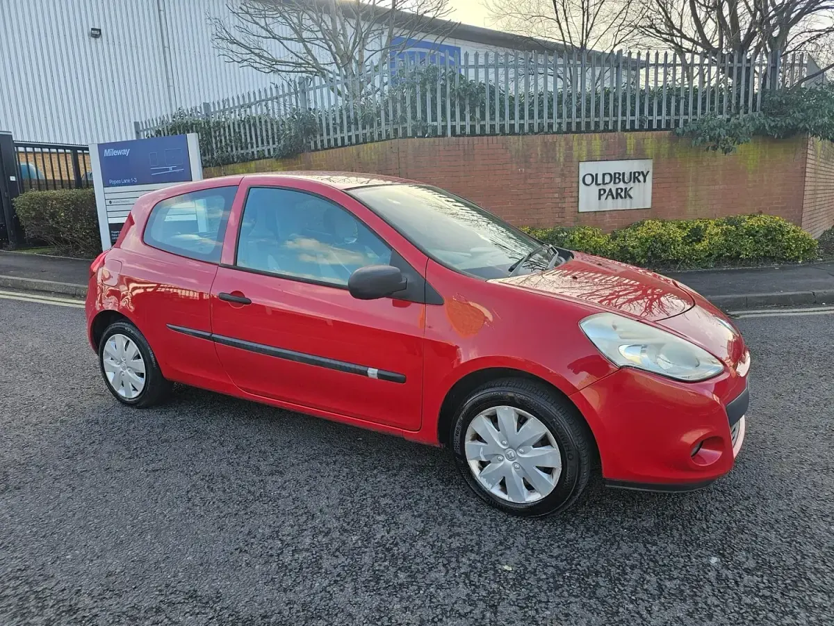 Used Renault Clio Extreme 2010 Red Hatchback