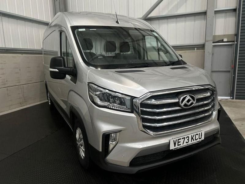Usado Maxus V90 163 HP (119 kW) 2024 Prateado Van