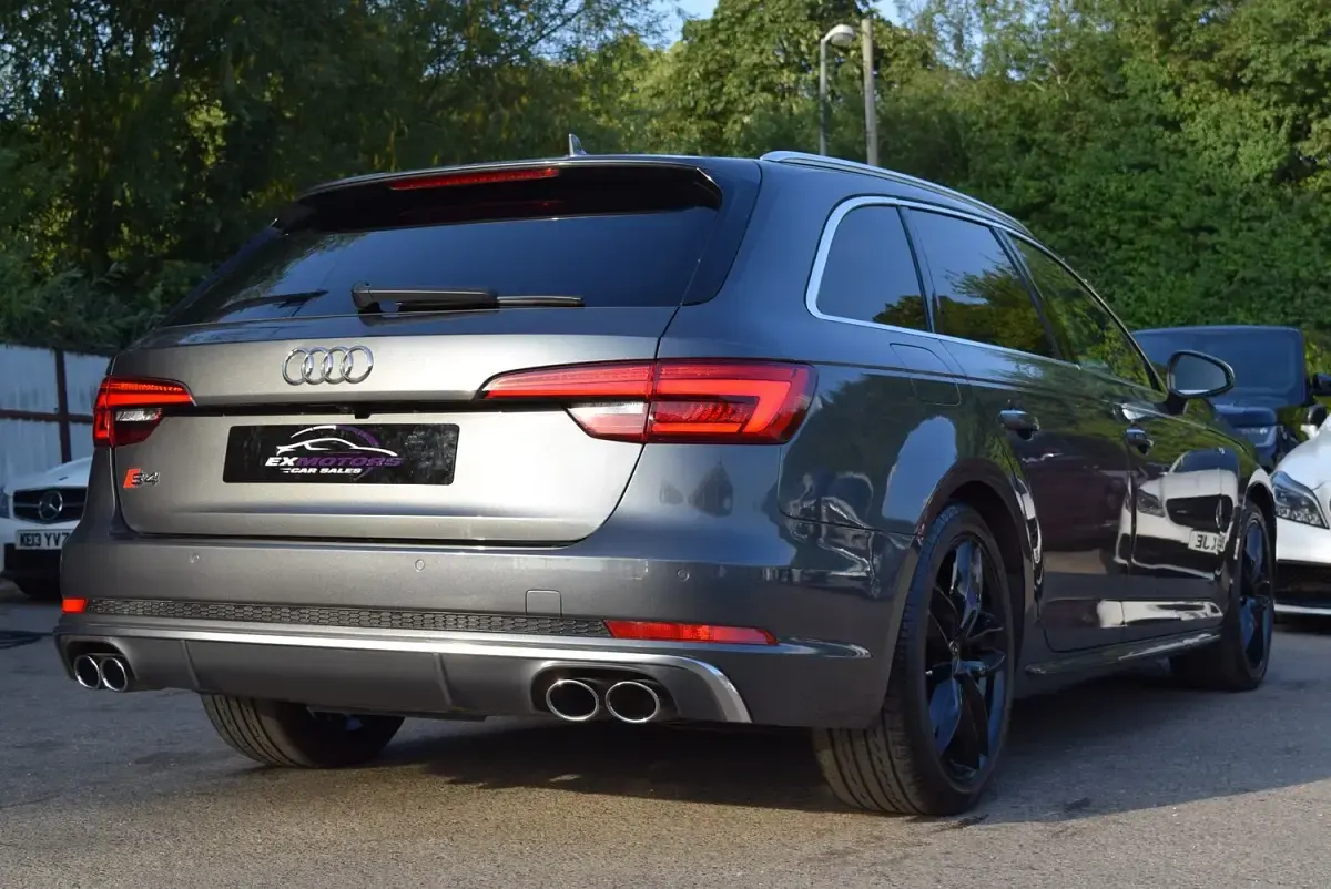 Used Audi S4 S-Line 354 HP (260 kW) 2017 Metallic dark grey Estate