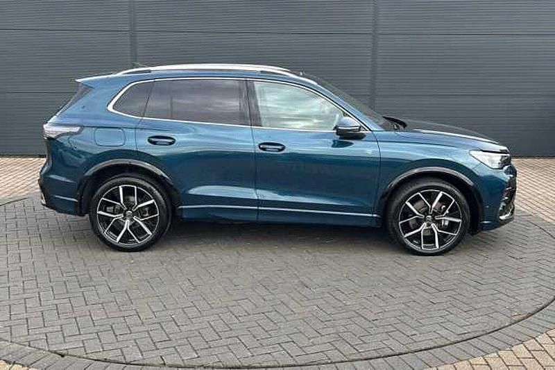 Used VW Tiguan R-line 150 HP (110 kW) 2025 Blue SUV