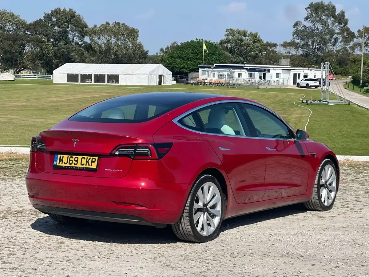 Used Tesla Model 3 Long Range AWD 366 kW (498 HP) 2019 Red Sedan