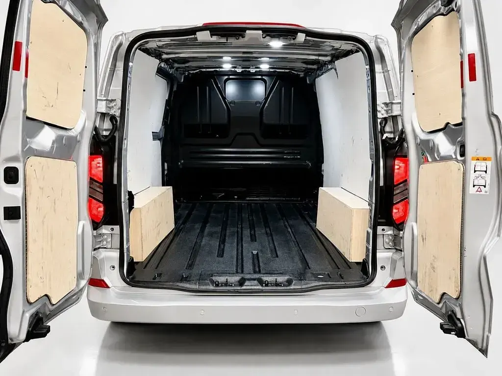 Used Ford Transit Custom Limited 136 HP (100 kW) 2024 Silver Van