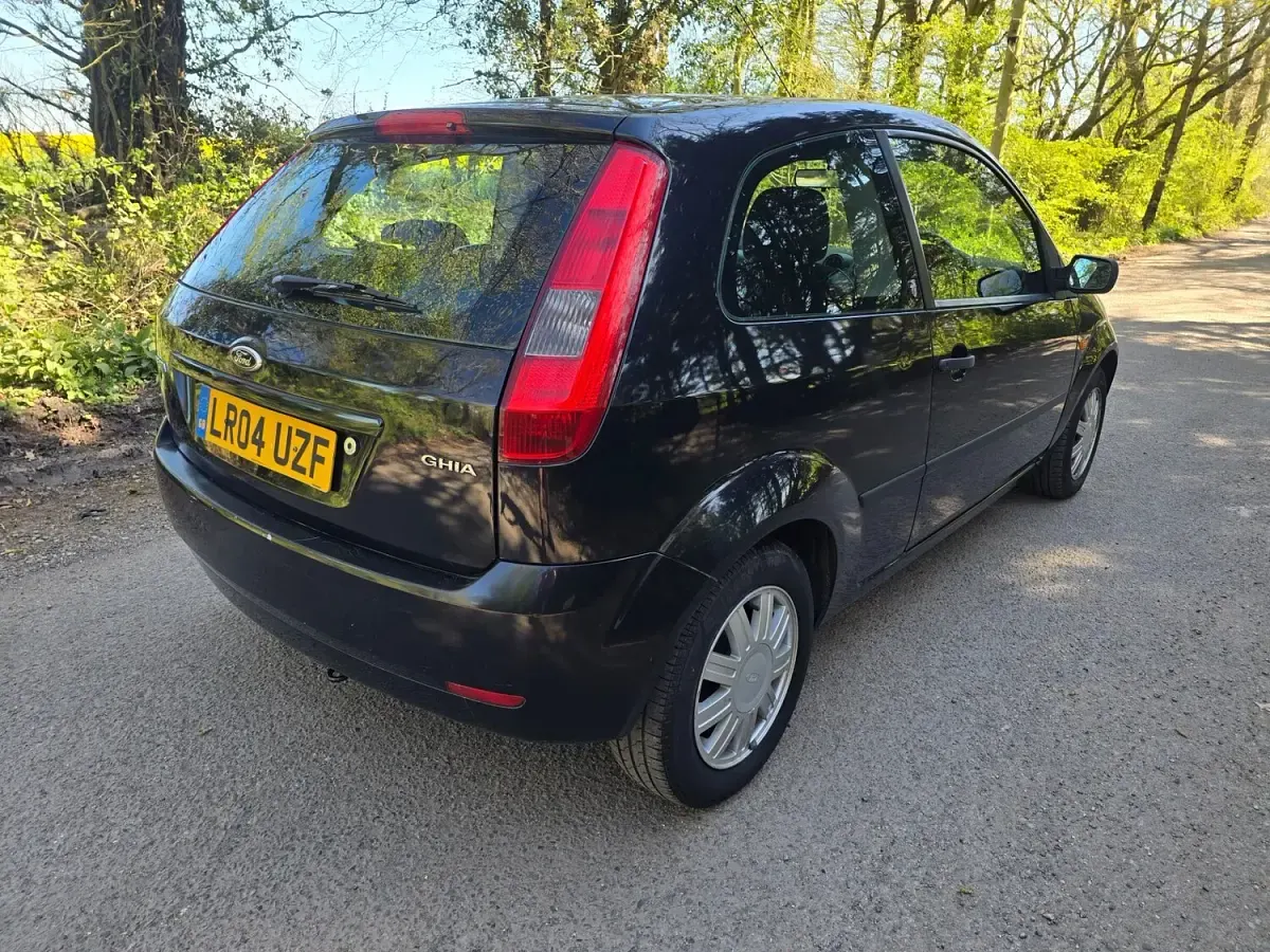 Used Ford Fiesta Ghia 80 HP (58 kW) 2004 Black Hatchback